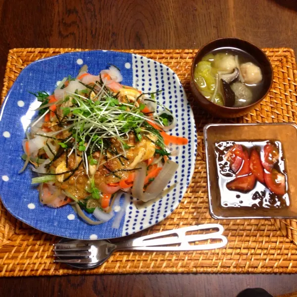 ダイエットメニューのつもりで納豆カルボナーラ⭐パスタに見たてて野菜をピューラーでむいてみました。茹でたけどちょっと固かった〜…失敗·° ˚‧( ੭д˂̶̥᷅๑)‧˚ °シークァーサーもずく酸っぱ！|nonchiさん