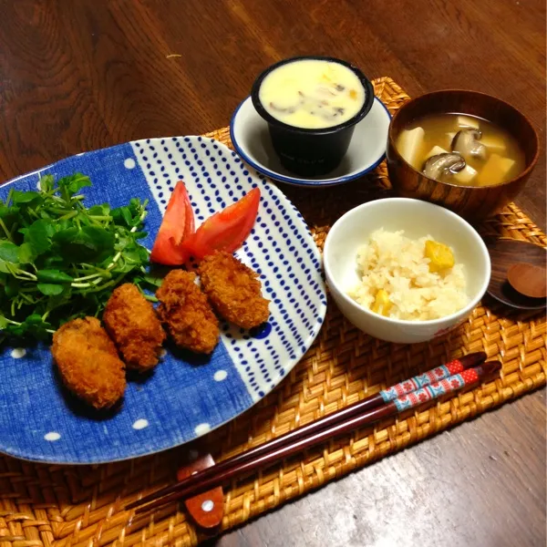 今夜はカキフライ⭐昨夜の栗ご飯と豆腐と茸の味噌汁にはこんぶ茶を♪ 松茸風味の茶碗蒸しは買ったもの〜美味しかった〜( ´͈ ◡ु `͈ )♡|nonchiさん