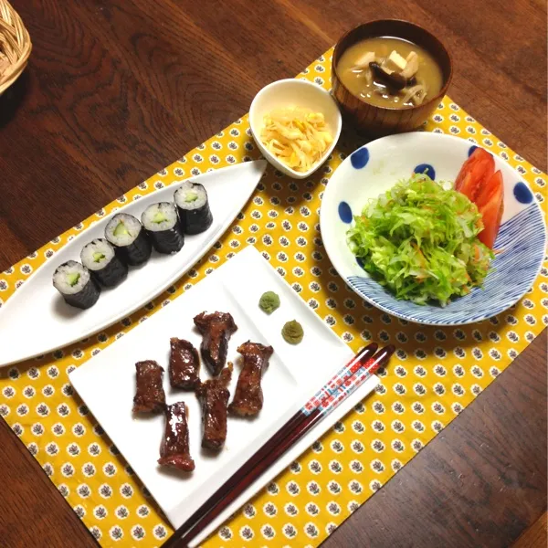 夕食はサイコロステーキ定食⭐
ミスジにこんぶ茶をふって焼いて
山葵や柚子胡椒を付けて食べました♪
温野菜もこんぶ茶和えでヘルシーに(⁎ᵔ̤ڡᵔ̤)ウマウマ〜|nonchiさん