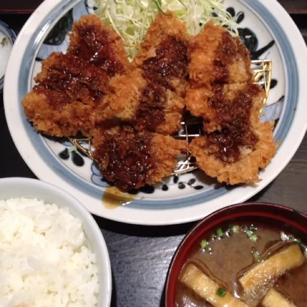 ミックスかつ定食。チキン、ヒレ、ロースのカツです！＼(^o^)／|takapiroさん