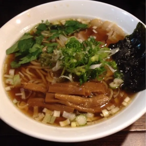 醤油ラーメン。刻みわさびを追加すると、わさびラーメンになった！美味い！＼(^o^)／|takapiroさん