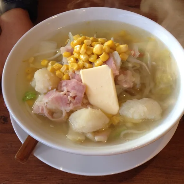 じゃがバタ塩ラーメン。コンソメスープのラーメンみたい！o(^▽^)o|takapiroさん