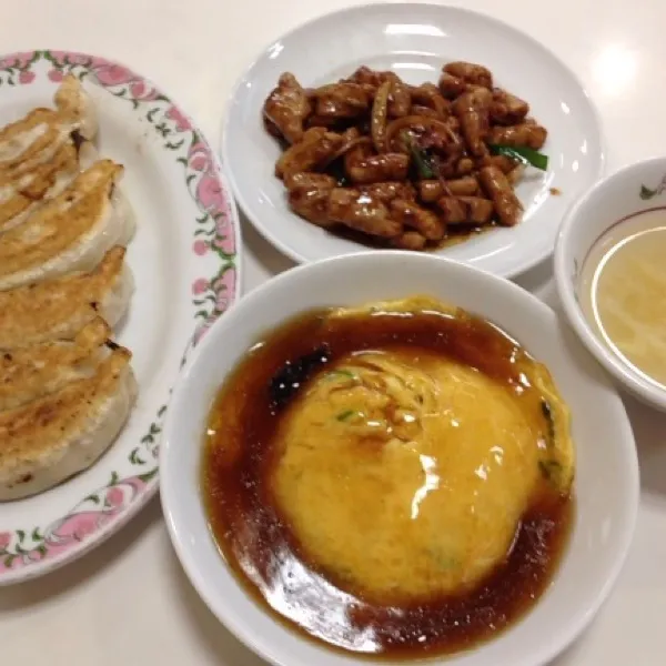 天津飯(京風)、ホルモン味噌炒め、餃子。ジャストサイズで注文しました。＼(^o^)／|takapiroさん