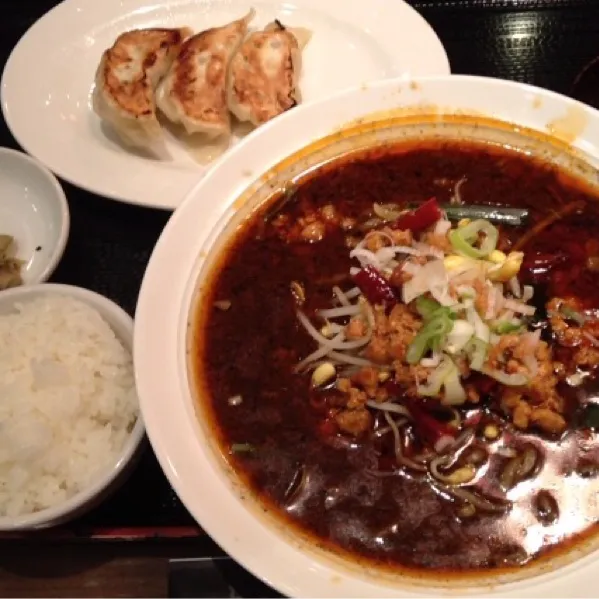 黒胡麻タンタン麺。日本そばみたいな麺だった！o(^▽^)o|takapiroさん