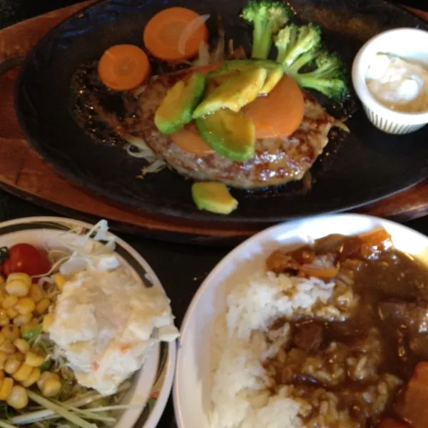 アボガドとトマタルハンバーグ。野菜食べまくったぞー！o(^▽^)o|takapiroさん