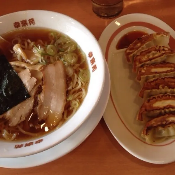 中華そば、餃子。餃子無料券があったので、行ってきました！o(^▽^)o|takapiroさん