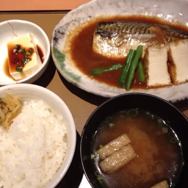 サバの味噌煮定食。すっごい久しぶりの魚！^_^|takapiroさん