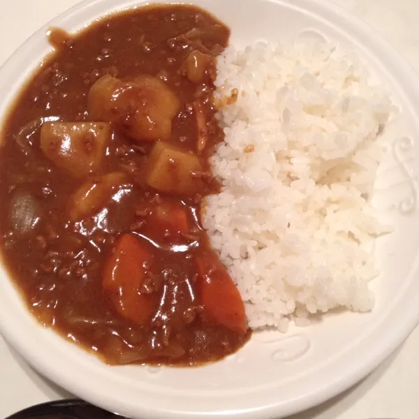 カレーライス。甘口で、ハヤシっぽい感じ！o(^▽^)o|takapiroさん