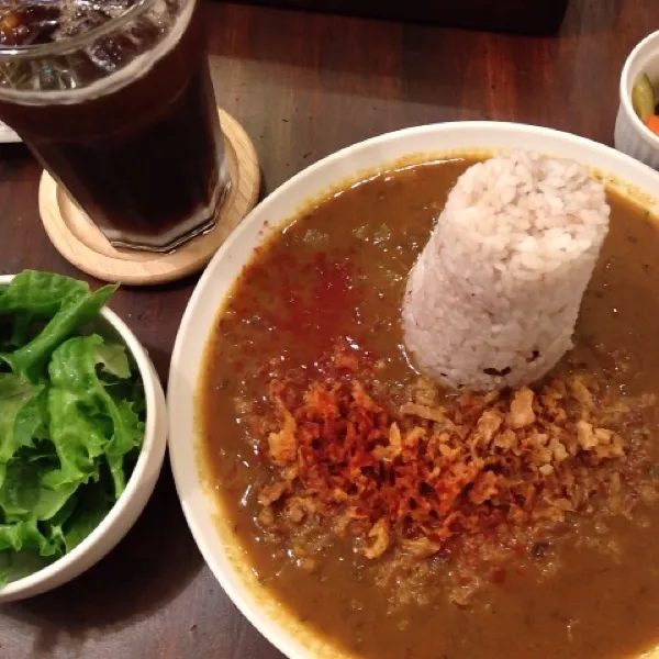 たきびカレー。カフェめし！たしかに火をイメージするなぁ～！o(^▽^)o|takapiroさん