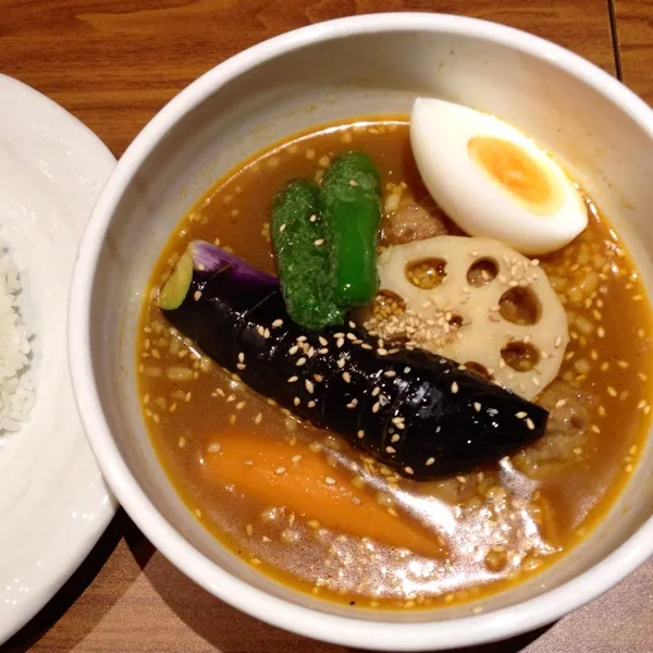 野菜とミートボールのスープカレー。ニンジンまるごと食べました。^_^|takapiroさん