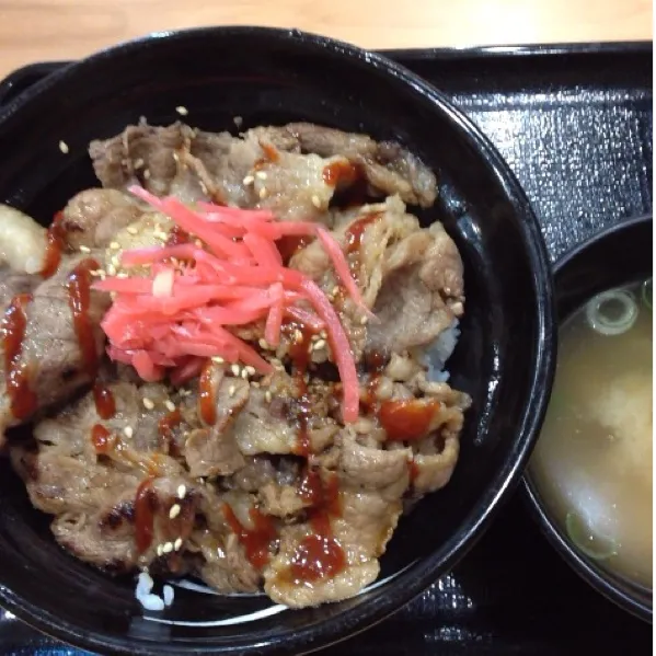 Snapdishの料理写真:焼きカルビ牛丼。どっちかというと、東京チカラめしのほうがいいなぁ～！o(^▽^)o|takapiroさん