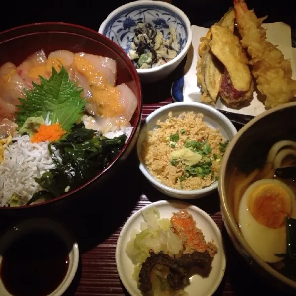 Snapdishの料理写真:メカジキマグロ丼、たねきうどん！豪華だな～。(*^_^*)|takapiroさん