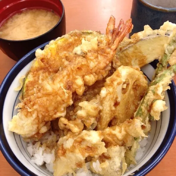 Snapdishの料理写真:野菜天丼＋エビ天。なんか豪華な盛り合わせ！o(^▽^)o|takapiroさん