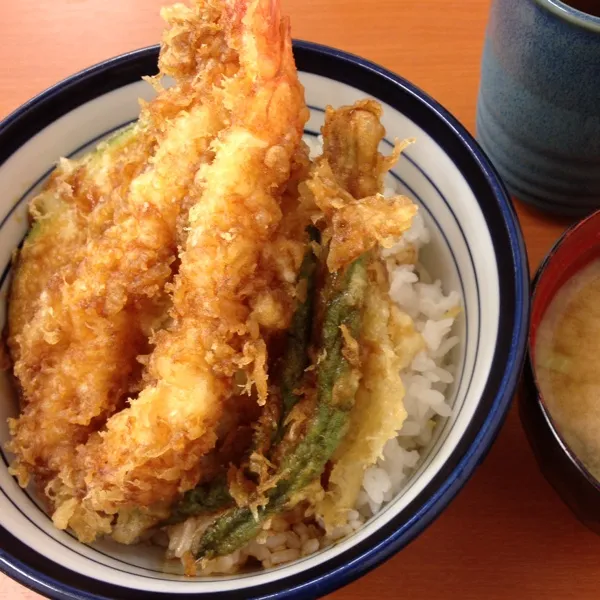 天丼(並)、海老トッピング。タレがゴハンとからまって最高！(*^_^*)|takapiroさん