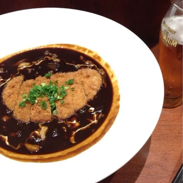 Snapdishの料理写真:かつ黒カレーうどん、プレモル。麺の増量無料でまんぷく！|takapiroさん