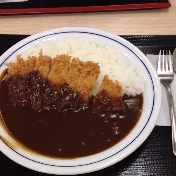 カツカレー。かつやのカレーはすこし辛い！(*^o^*)|takapiroさん