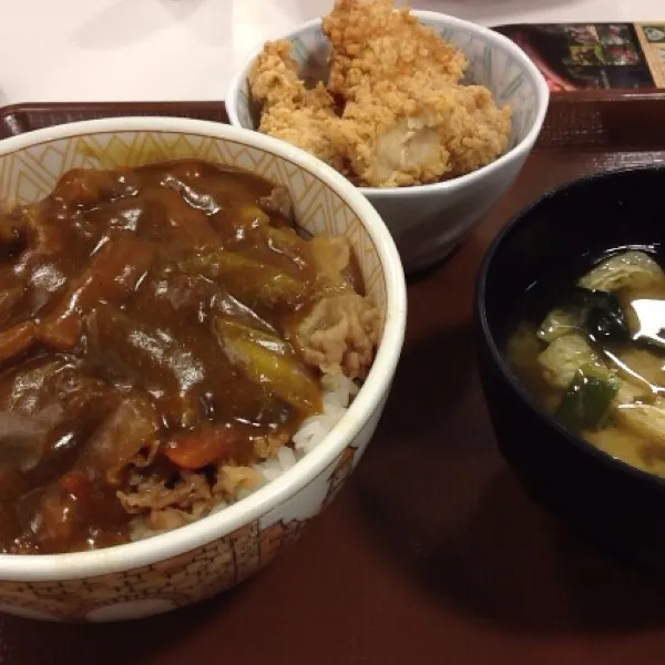 カレー南蛮牛丼、唐揚げ。和風カレーなので、食べやすかった！|takapiroさん