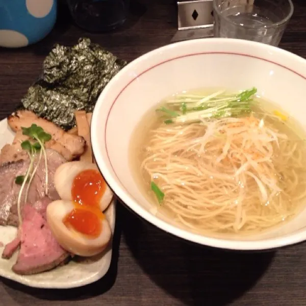 塩ラーメン。コクがあるスープ！炙りチャーシューもうまい！(*^o^*)|takapiroさん