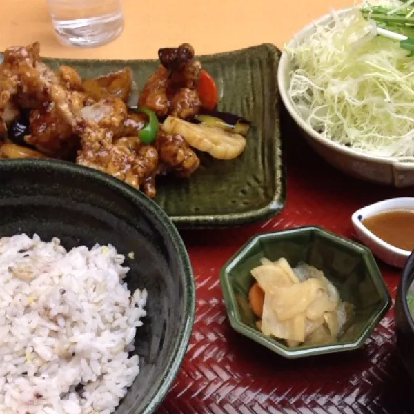 鶏と野菜の黒酢あん定食。黒酢が体に良さそう！|takapiroさん