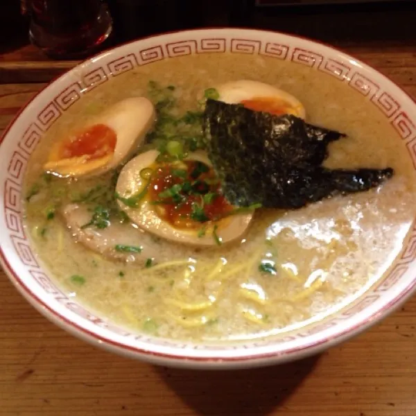 塩とんこつラーメン。たまに濃い～のが食べたくなる！(*^o^*)|takapiroさん