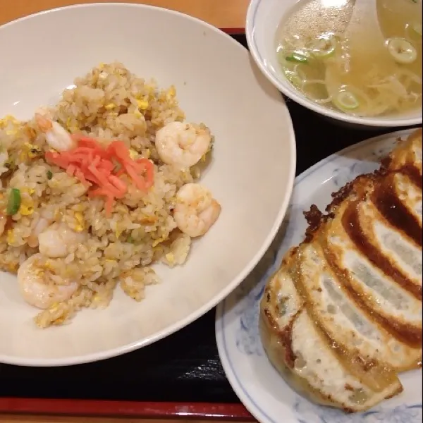 エビチャーハン、餃子。やっぱりこの店にきたら、このメニューでしょう！o(^▽^)o|takapiroさん