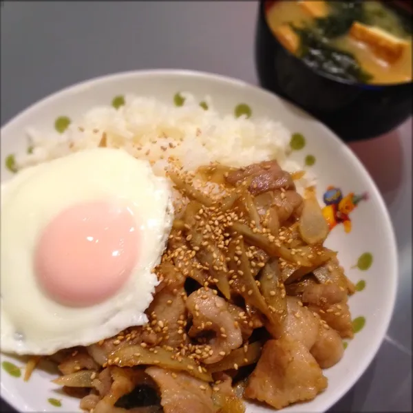 夜:ゴボウの旨味焼きごはん、味噌汁
今回はちょっとニンニクをきかせて美味しさ倍増(o^^o)|ぺろたんさん