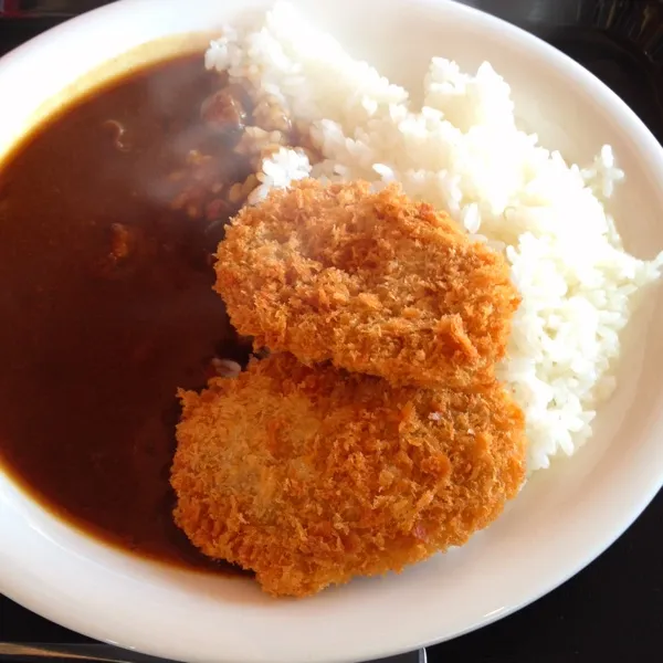 昼:カツカレー
スノボでお腹すいたらスタミナつけないと！|ぺろたんさん