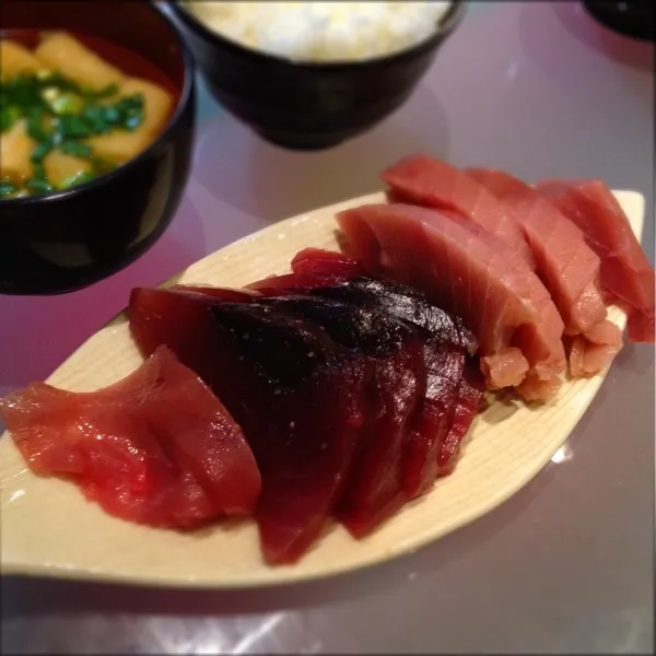 Snapdishの料理写真:夜:マグロの刺身
頂き物の、青森産マグロの刺身！
赤みも大トロ部分も贅沢に存分楽しめましたψ(｀∇´)ψ|ぺろたんさん