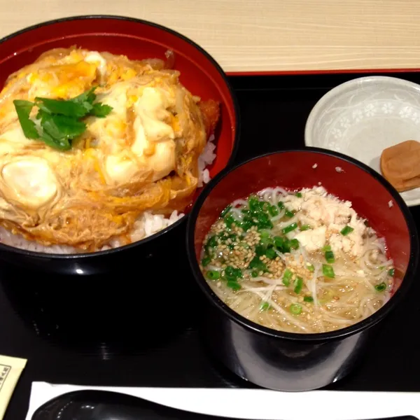 夜:鶏カツ丼＆鶏だし蕎麦セット
さくさくなカツと、良い出汁がでてる蕎麦。どっちもうま〜（≧∇≦）|ぺろたんさん