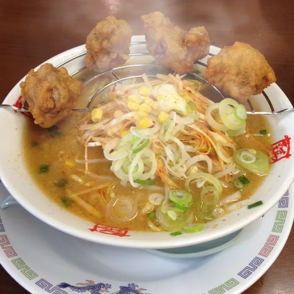 昼:味噌ラーメン
群馬では有名なラーメンらしいです！ニンニクもきいてて元気出るわ〜(((o(*ﾟ▽ﾟ*)o)))|ぺろたんさん