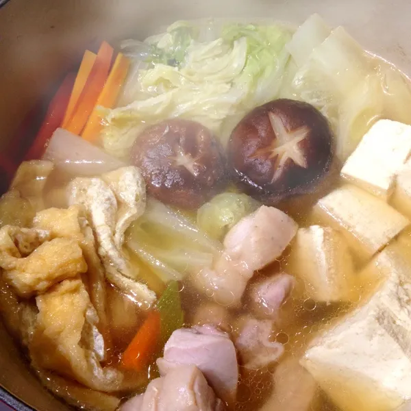 夜:味チェンジ鍋
今日は、鶏がら醤油ちゃんこ→とんこつ白湯鍋→ラーメン☆
最初から最後まで楽しめる鍋サイコー( ^ω^ )|ぺろたんさん