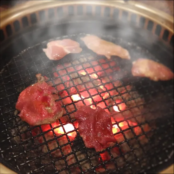 夜:焼肉
タン塩大好き〜ψ(｀∇´)ψ
でっかいステーキ肉とか！ホタテのアルミ包焼きとか！|ぺろたんさん