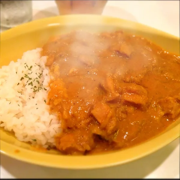 昼:バングラデシュチキンカレー
多国籍料理のお店で⭐
バングラデシュにもカレーってあるのね！|ぺろたんさん