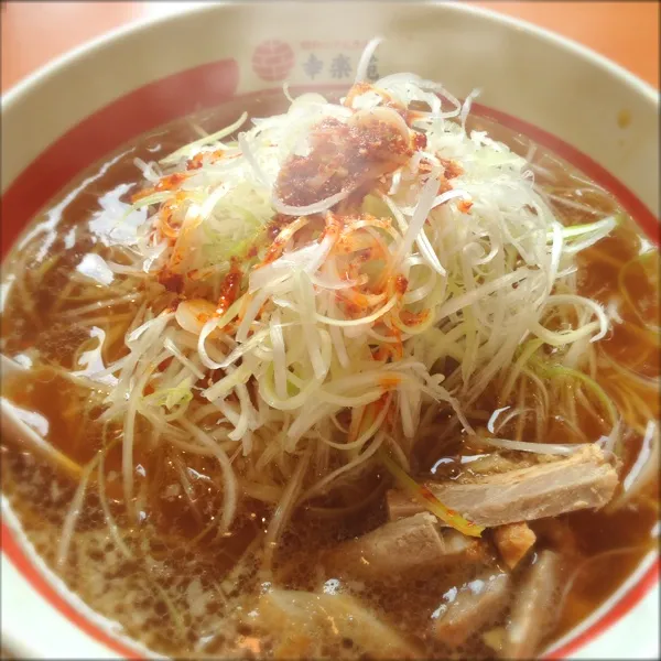 昼:ねぎラーメン
ねぎシャキシャキ！ピリ辛味！暑い夏に美味い‼しかも安いし～( *｀ω´)|ぺろたんさん