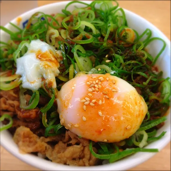 夜:ピリ辛ネギ牛丼
忙しかったので、初☆松屋です。
温玉が牛肉とからんで美味しかった～(*^^*)|ぺろたんさん