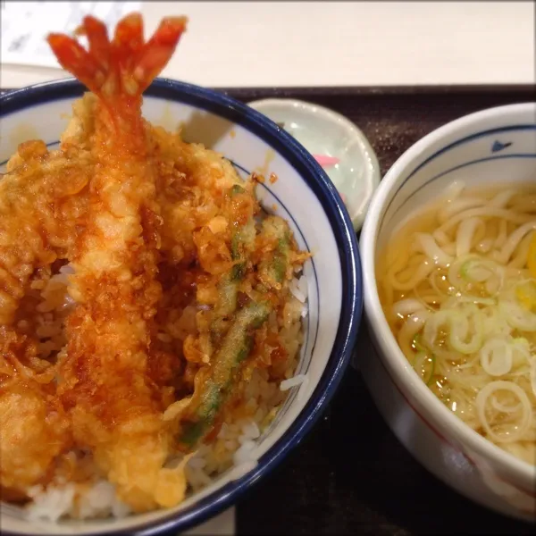 夜:天丼＆小うどんセット
天ぷらサクサク～うどんはツルツル～♪( ´▽｀)|ぺろたんさん