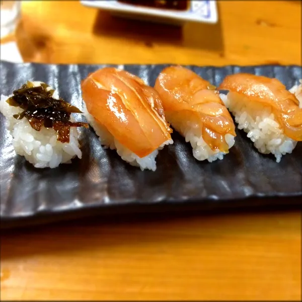 Snapdishの料理写真:夜:島寿司、飛び魚の漬け丼
八丈島の郷土料理を食しました！新鮮で美味‼|ぺろたんさん