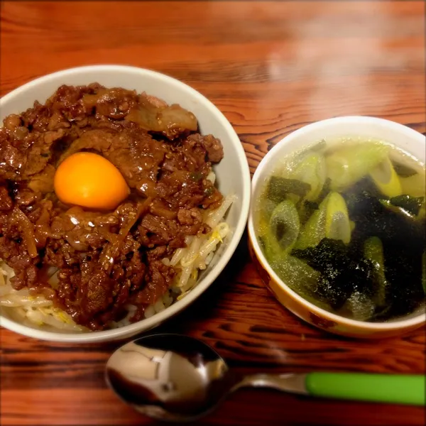 夜:焼肉丼、ワカメスープ
添えた玉子とまぜまぜしていただきまーす(*^^*)|ぺろたんさん