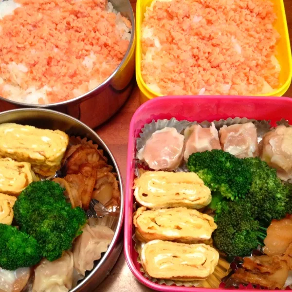 Snapdishの料理写真:お弁当:崎陽軒のシュウマイ入り☆
お昼が楽しみ♪( ´θ｀)ノ|ぺろたんさん