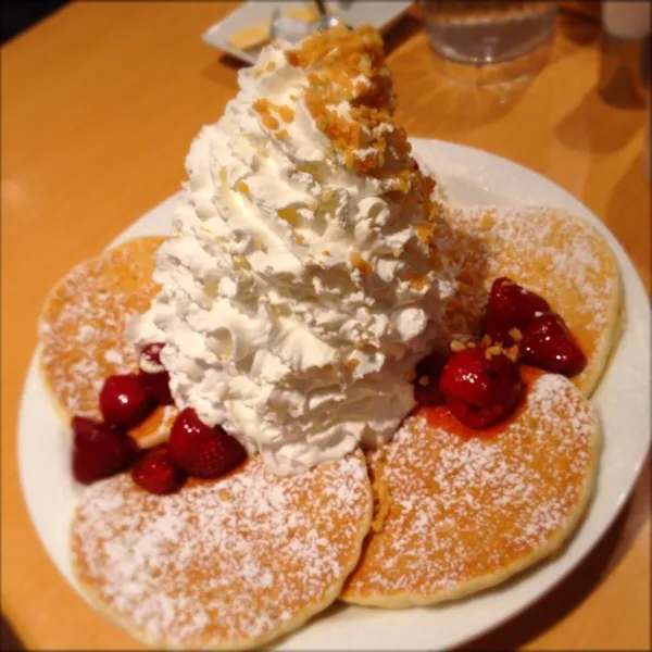 Snapdishの料理写真:Eggs'n things初体験☆
フワフワクリームかる〜い♪(´ε｀ )|ぺろたんさん