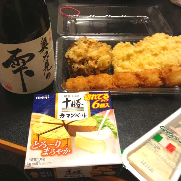 Snapdishの料理写真:夜:日本酒で晩酌しましょ〜
 一週間お疲れサマ～
明日からも頑張りましょ〜☆|ぺろたんさん