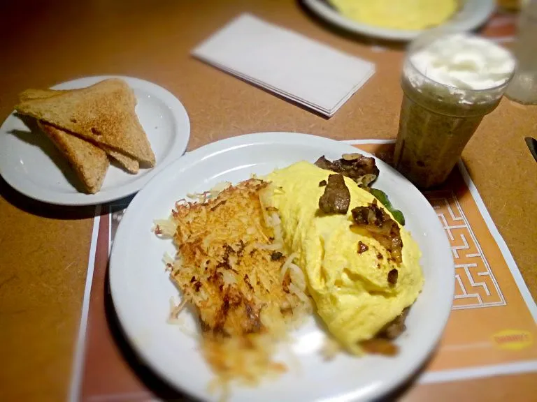 Philly Cheesesteak bbr Omelet @ Dennys Rest.|Yari Gonzálezさん