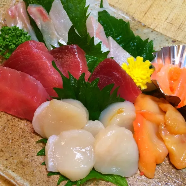 今日は ユネスコ無形文化遺産を頂きました。
いわゆる和食ですけど〜
お刺身に鰆の西京味噌漬け、茶碗蒸しはめんどくさいからラップで茹でて蟹餡掛け、赤味噌と柚子白味噌の田楽にすぐきのお漬物|Yuriさん