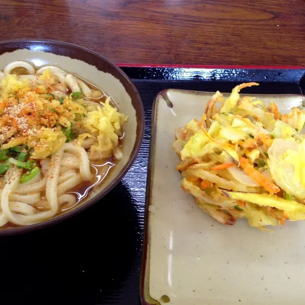 高松でおうどん食べたよ〜
釜玉小出汁で 叔父はざるうどん 長い！！
うんとね、、、丸亀でええかな〜（笑）
しかし安い！！かきあげつけても310円！びっくりやわ|Yuriさん