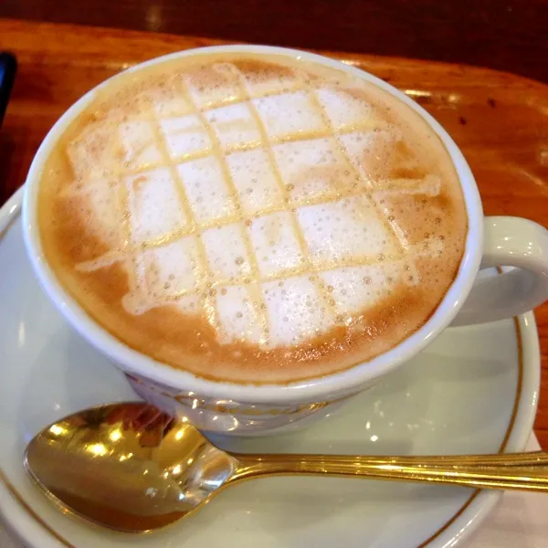 Snapdishの料理写真:キャラメルカプチーノと和三盆の渋皮栗のケーキ ほんのり甘くて美味しい♡
今日の京都は大変でした 嵐山も洪水になり うちの近くの桂川も決壊寸前で避難指示がでたよ
  おかげさまでもう大丈夫です。|Yuriさん