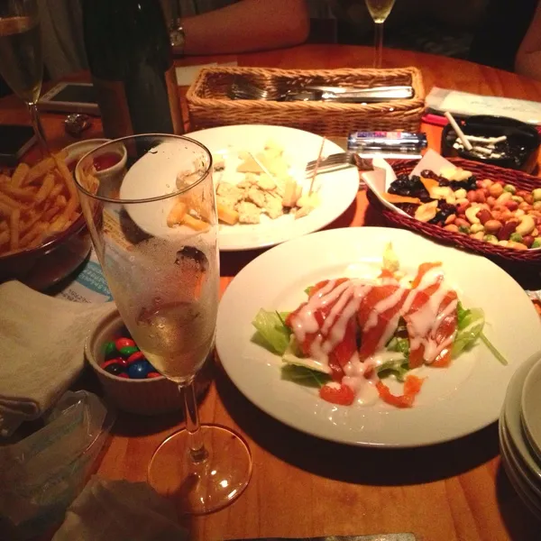 Snapdishの料理写真:今夜は飲み倒しディー(〃≧◡≦〃)
居酒屋からのワインバー
楽しすぎる(*ﾟ▽ﾟ*)|Yuriさん