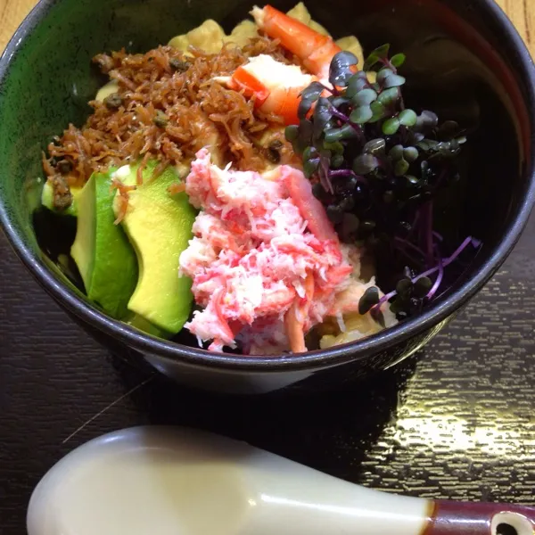 今日はちょーーー忙しい！
こんにゃくご飯でぐちゅぐちゅご飯
アボカド 柚子豆腐 蟹 海老 山椒じゃこ
朝は人参 キーウィ ヨーグルト 豆乳 冷凍バナナのスムージー
顎が退化しそうや(^^;;|Yuriさん