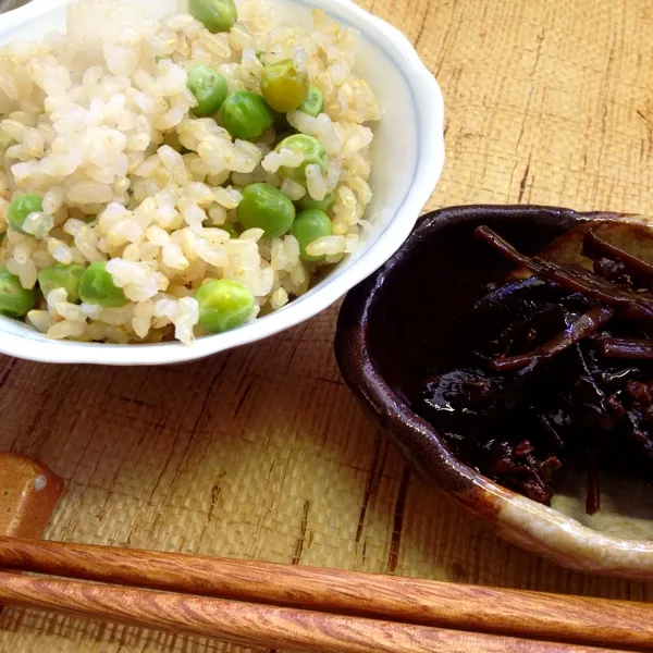 家族は嫌いだから 私だけのために玄米豆ご飯♡あとはタンの塩焼きとスペアリブの肉じゃが
明日から旦那と小旅行に出るから息子が会社帰りにおやつ買ってきてくれました〜
こずかいもくれたし 優しい奴♡|Yuriさん