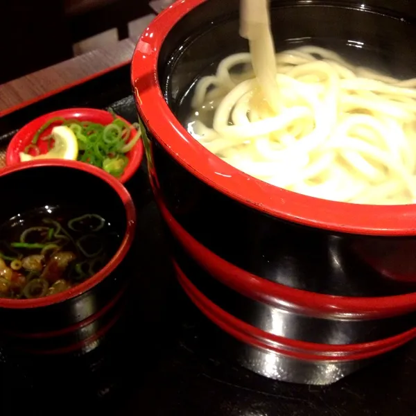 やっと京都帰って来た〜
軽いものが食べたくて 得得うどんに来たよ
海鮮丼よりこっちのが数倍美味いやって┐(^-^;)┌|Yuriさん