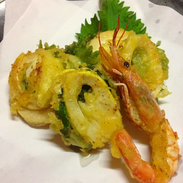 今日は筍尽くし 筍のハモ挟み揚げ  筍のお刺身  海老のお刺身  ミノポン  若竹煮
筍の天ぷらとハモの天ぷら 別に作るつもりやってんけど めんどくさいから 合体した〜o(✿>∀<)o|Yuriさん